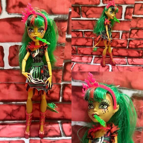 Monster High FREAK DU CHIC Jinafire doll - Picture 1 of 14